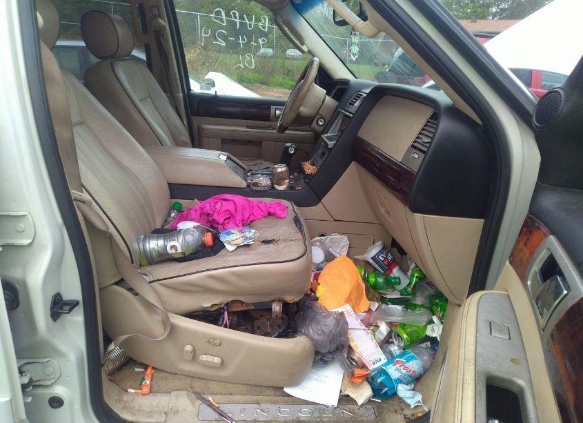 Photo 5 of 2005 Lincoln Navigator (VIN 5LMFU28505LJ18915)