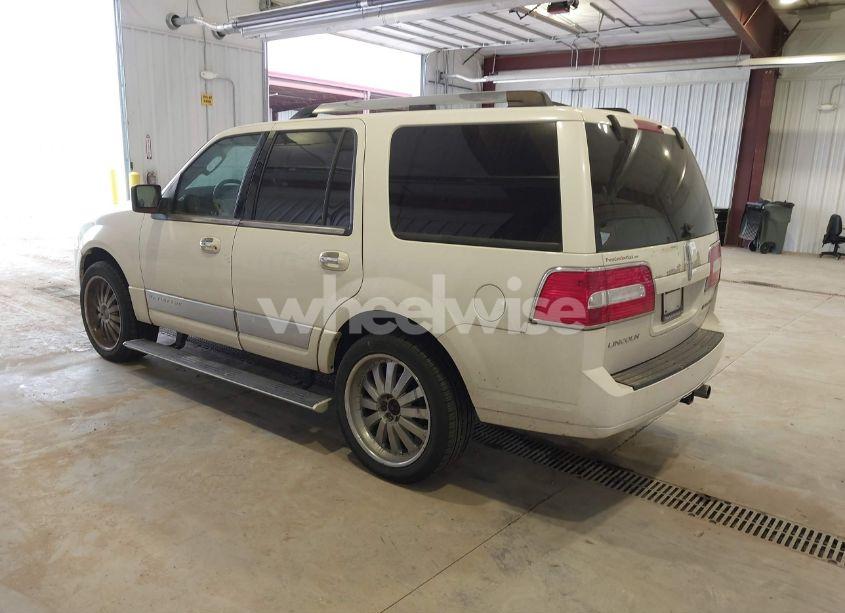 Photo 3 of 2007 Lincoln Navigator ULTIMATE (VIN 5LMFU28517LJ07327)