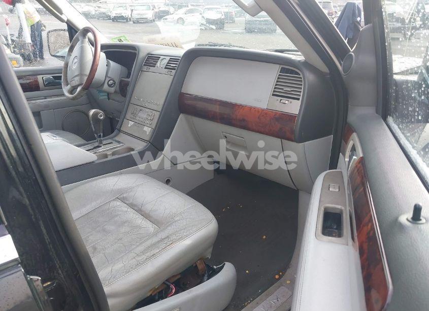 Photo 5 of 2005 Lincoln Navigator (VIN 5LMFU28535LJ11344)