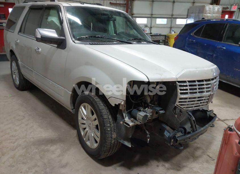 2007 Lincoln Navigator ULTIMATE (VIN 5LMFU28547LJ23358) main photo