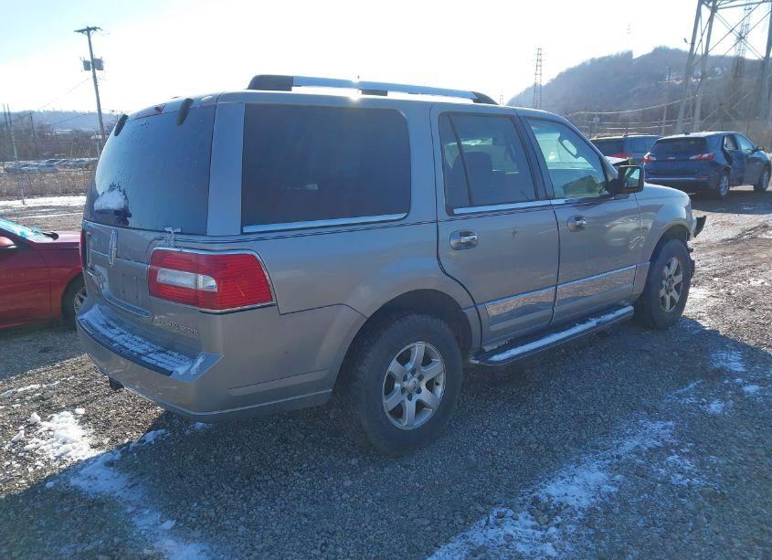 Photo 4 of 2008 Lincoln Navigator N/A (VIN 5LMFU28578LJ03977)