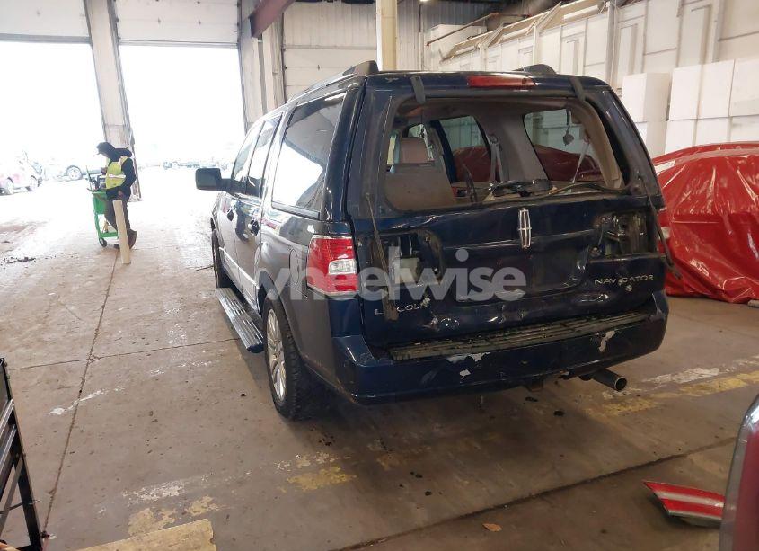 Photo 3 of 2007 Lincoln Navigator ULTIMATE (VIN 5LMFU28597LJ00335)