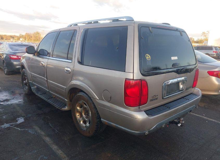 Photo 3 of 2000 Lincoln Navigator N/A (VIN 5LMFU28A2YLJ27276)