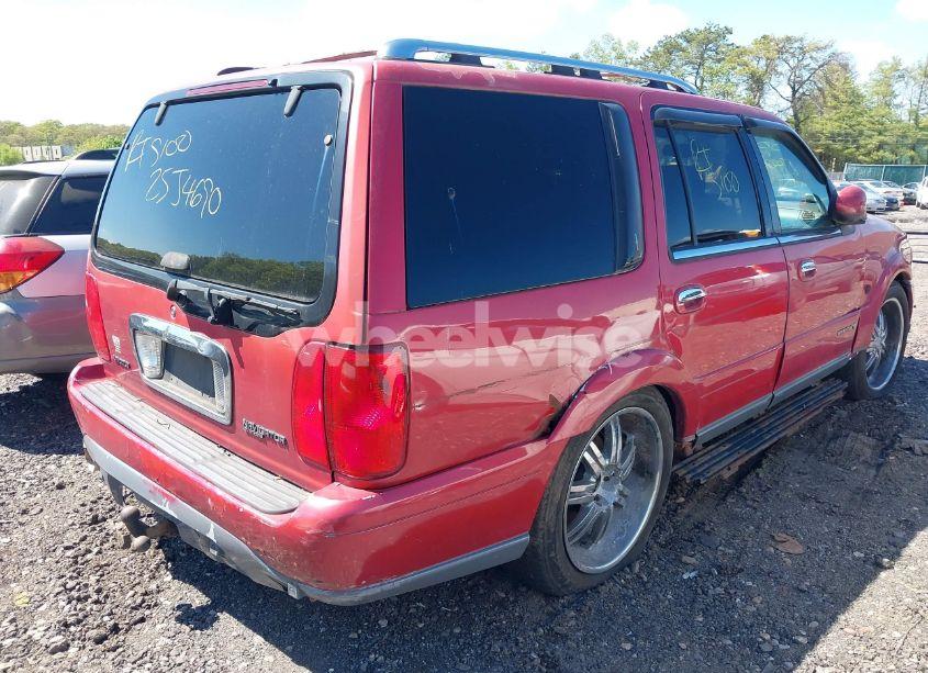 Photo 4 of 2001 Lincoln Navigator N/A (VIN 5LMFU28A61LJ03911)