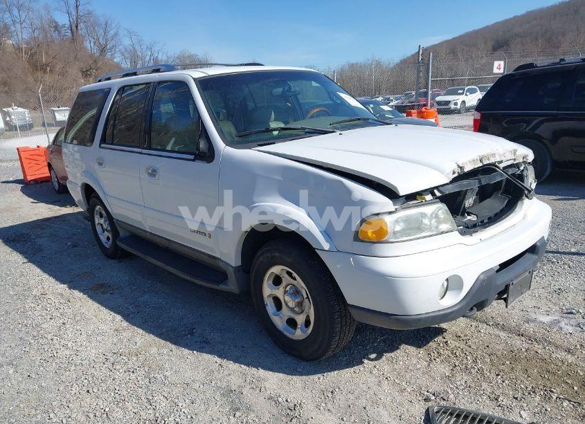 2002 Lincoln Navigator N/A (VIN 5LMFU28R02LJ12675) main photo