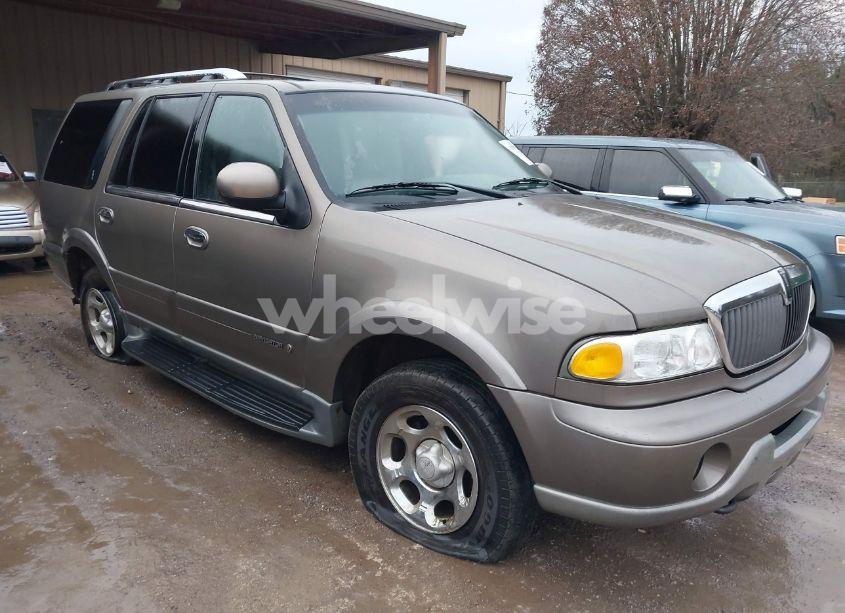 2002 Lincoln Navigator N/A (VIN 5LMFU28R12LJ13141) main photo