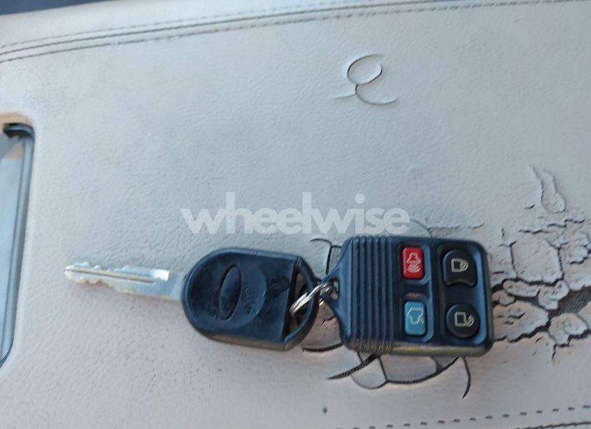 Photo 11 of 2003 Lincoln Navigator (VIN 5LMFU28R23LJ08936)