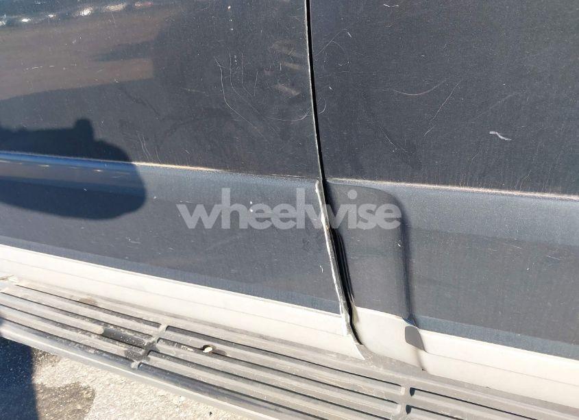 Photo 13 of 2003 Lincoln Navigator (VIN 5LMFU28R23LJ08936)