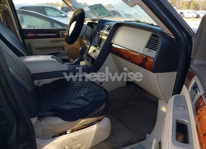 Photo 5 of 2003 Lincoln Navigator (VIN 5LMFU28R23LJ08936)