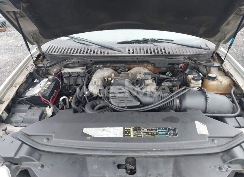 Photo 10 of 2003 Lincoln Navigator (VIN 5LMFU28R23LJ24893)