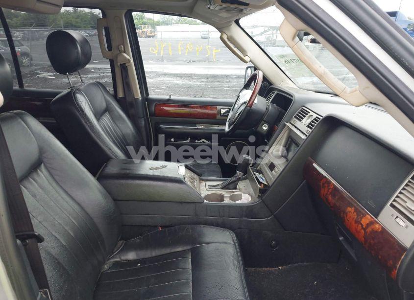 Photo 5 of 2003 Lincoln Navigator (VIN 5LMFU28R23LJ24893)