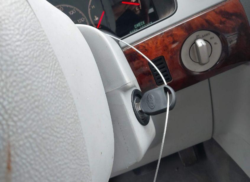 Photo 11 of 2004 Lincoln Navigator (VIN 5LMFU28R24LJ10638)