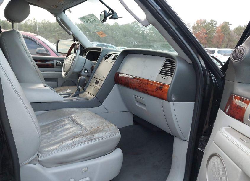 Photo 5 of 2004 Lincoln Navigator (VIN 5LMFU28R24LJ10638)