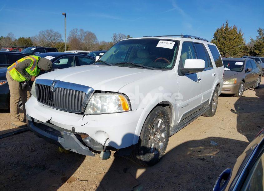 Photo 2 of 2003 Lincoln Navigator (VIN 5LMFU28R33LJ03048)