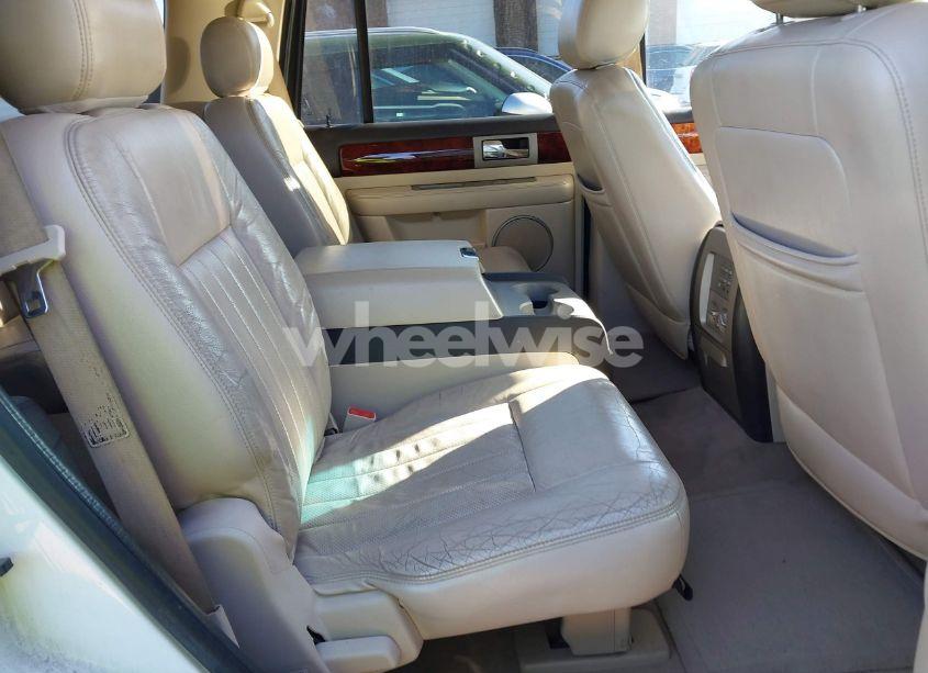 Photo 8 of 2003 Lincoln Navigator (VIN 5LMFU28R33LJ03048)