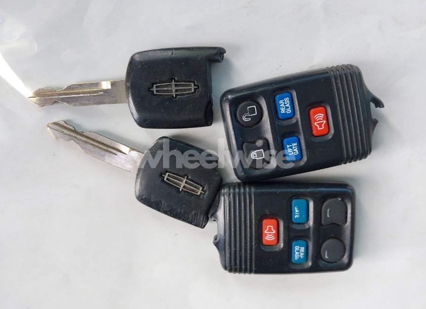 Photo 11 of 2003 Lincoln Navigator (VIN 5LMFU28R33LJ06855)