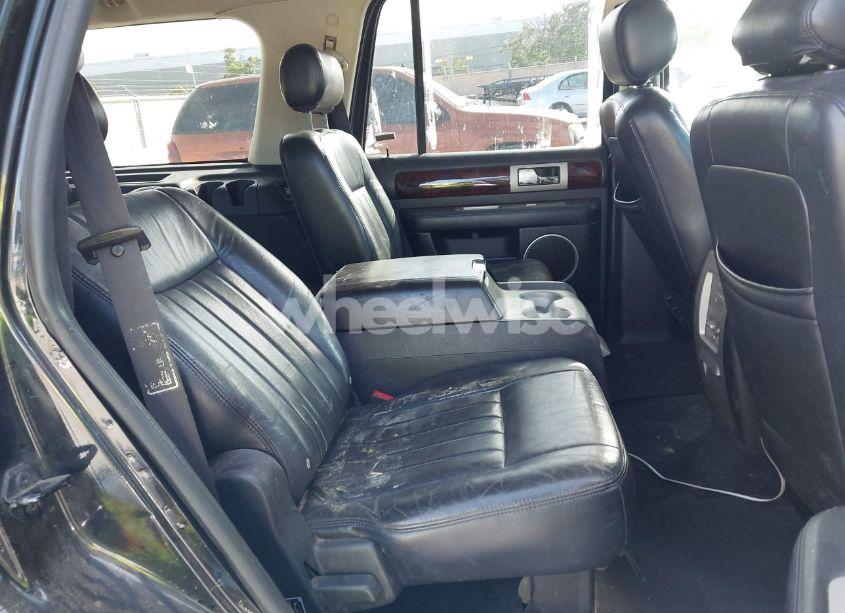 Photo 8 of 2003 Lincoln Navigator (VIN 5LMFU28R33LJ06855)