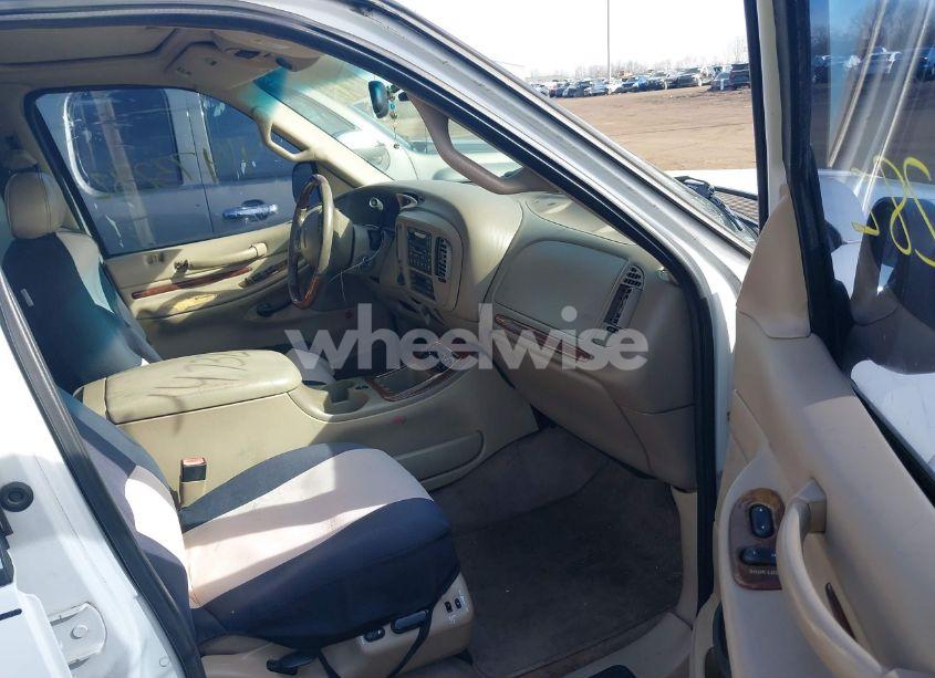 Photo 5 of 2001 Lincoln Navigator N/A (VIN 5LMFU28R51LJ32175)