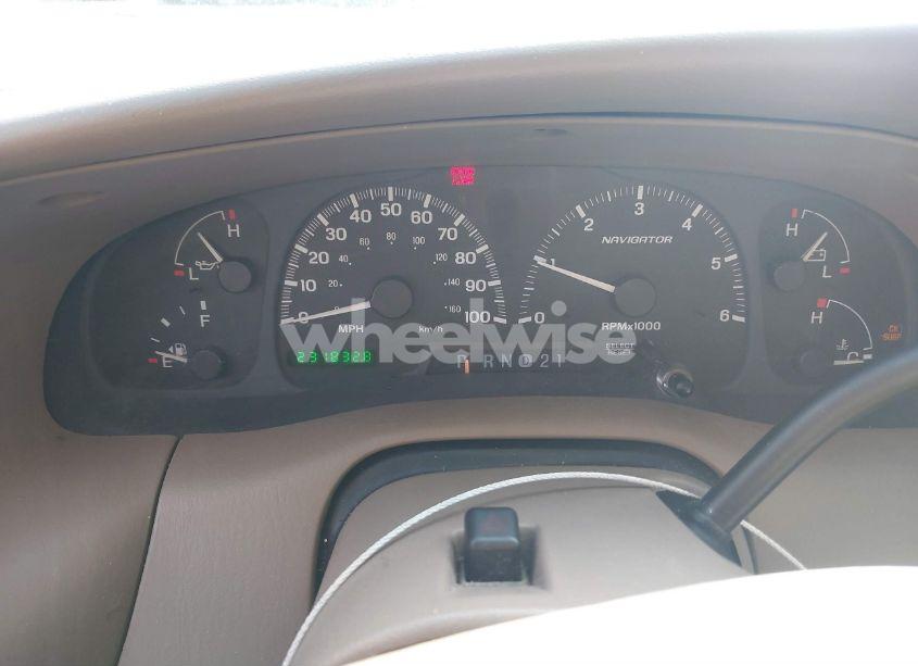 Photo 7 of 2001 Lincoln Navigator N/A (VIN 5LMFU28R51LJ32175)