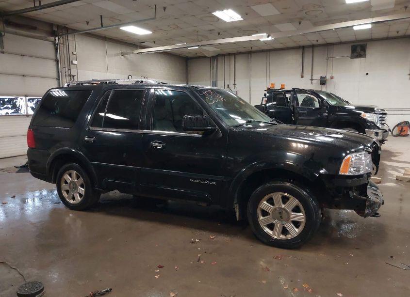 Photo 14 of 2004 Lincoln Navigator ULTIMATE (VIN 5LMFU28R54LJ31063)