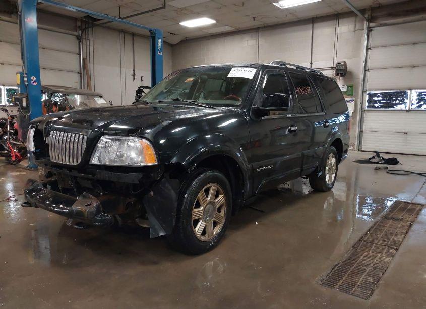 Photo 2 of 2004 Lincoln Navigator ULTIMATE (VIN 5LMFU28R54LJ31063)