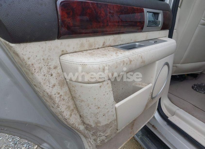 Photo 12 of 2003 Lincoln Navigator (VIN 5LMFU28R93LJ39584)