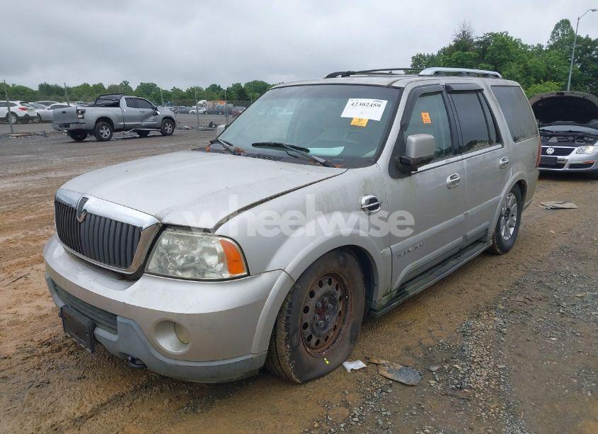 Photo 2 of 2003 Lincoln Navigator (VIN 5LMFU28R93LJ39584)