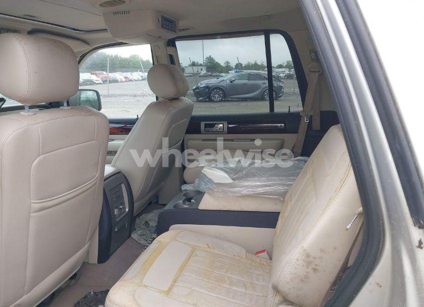 Photo 8 of 2003 Lincoln Navigator (VIN 5LMFU28R93LJ39584)