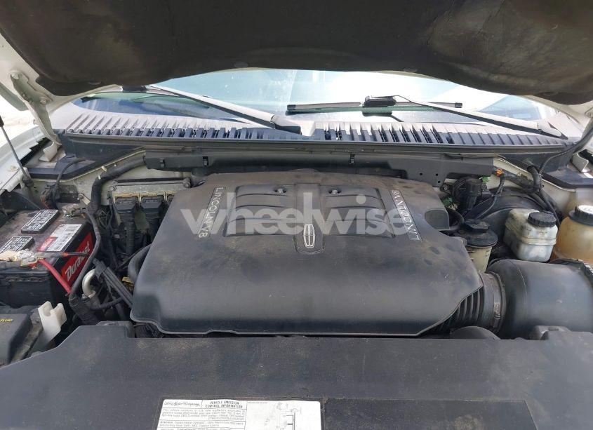 Photo 10 of 2003 Lincoln Navigator (VIN 5LMFU28R93LJ42484)