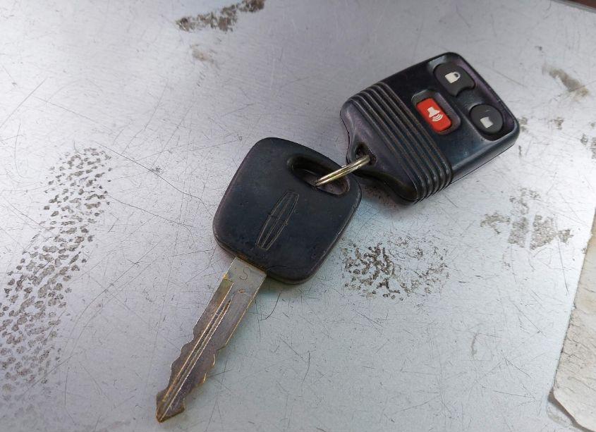 Photo 11 of 2001 Lincoln Navigator N/A (VIN 5LMFU28RX1LJ13797)