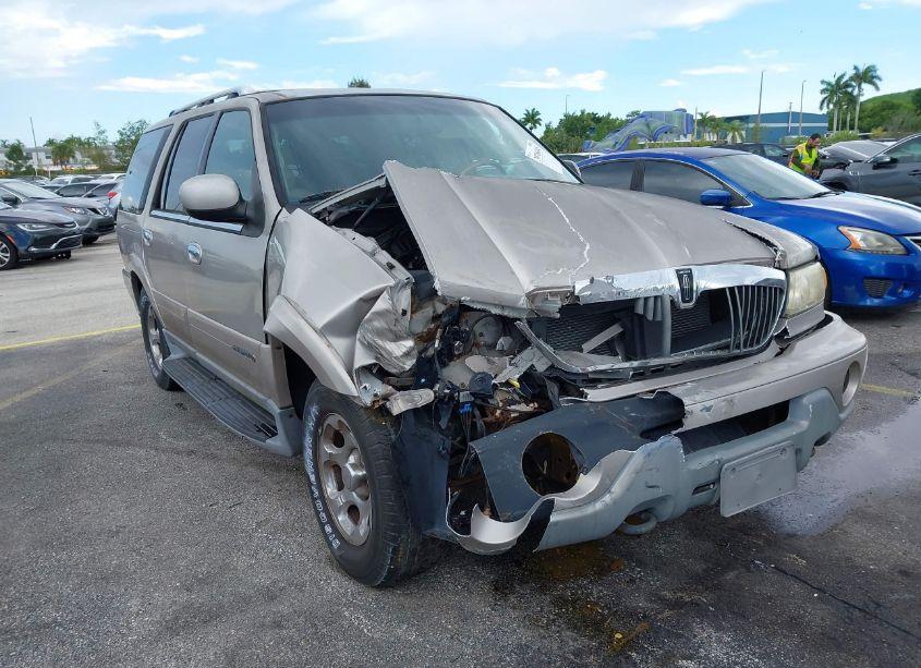 Photo 12 of 2001 Lincoln Navigator N/A (VIN 5LMFU28RX1LJ13797)