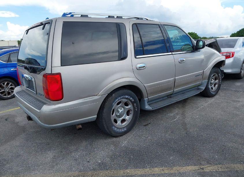 Photo 13 of 2001 Lincoln Navigator N/A (VIN 5LMFU28RX1LJ13797)