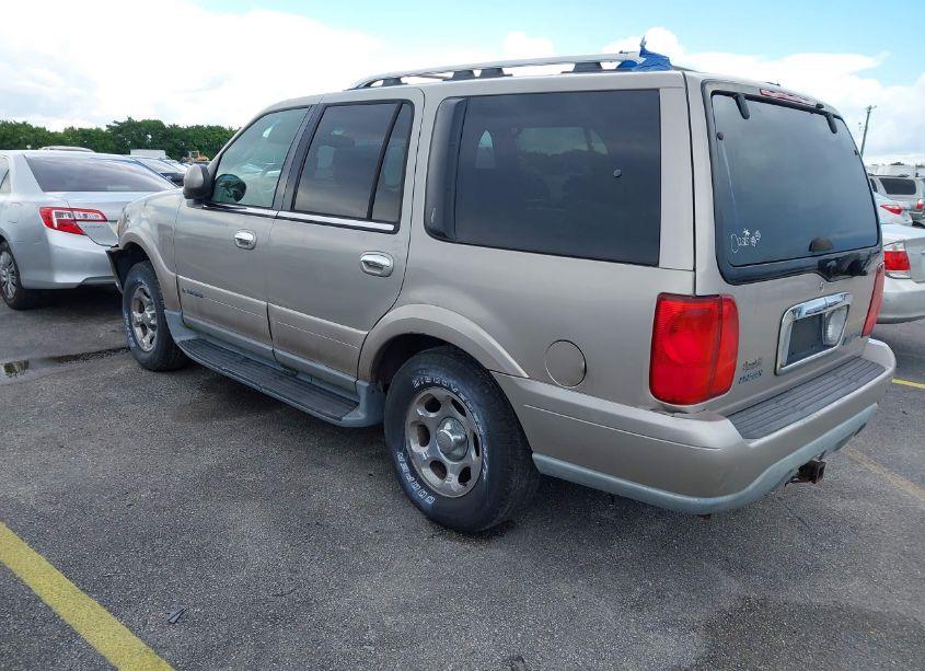 Photo 3 of 2001 Lincoln Navigator N/A (VIN 5LMFU28RX1LJ13797)