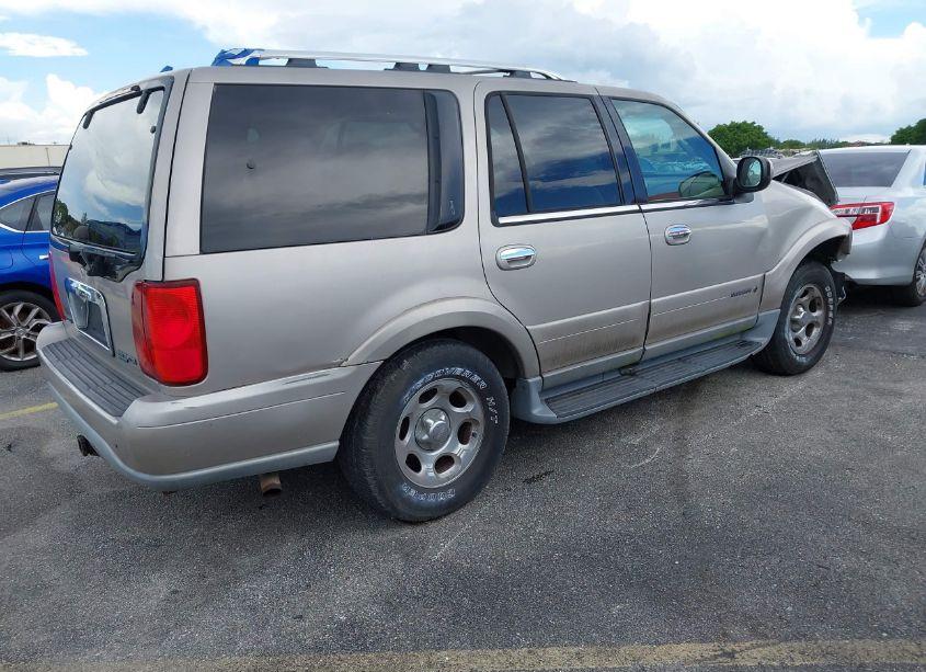 Photo 4 of 2001 Lincoln Navigator N/A (VIN 5LMFU28RX1LJ13797)