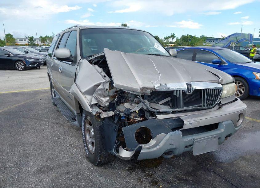 Photo 6 of 2001 Lincoln Navigator N/A (VIN 5LMFU28RX1LJ13797)