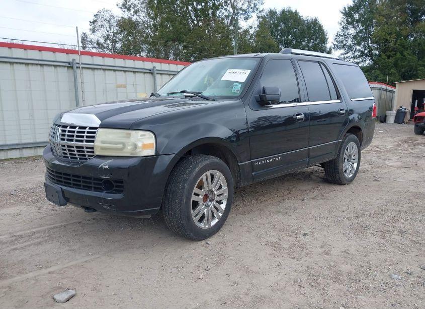 Photo 2 of 2010 Lincoln Navigator (VIN 5LMJJ2H58AEJ00258)