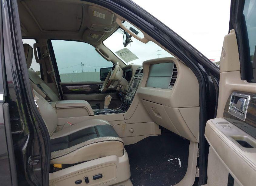 Photo 5 of 2010 Lincoln Navigator (VIN 5LMJJ2H58AEJ00258)