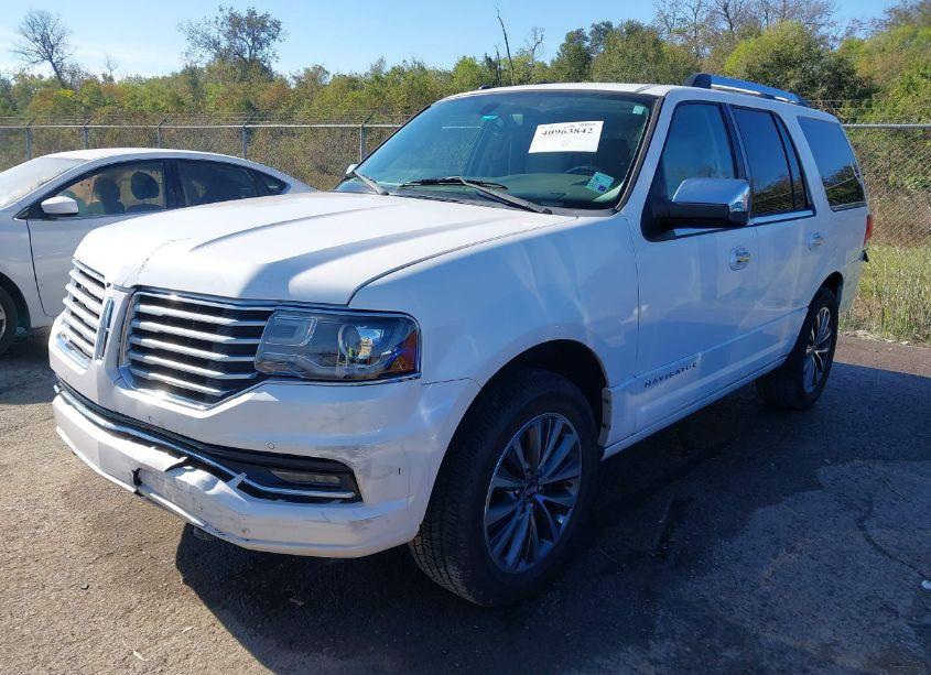 Photo 2 of 2015 Lincoln Navigator (VIN 5LMJJ2HT2FEJ11133)