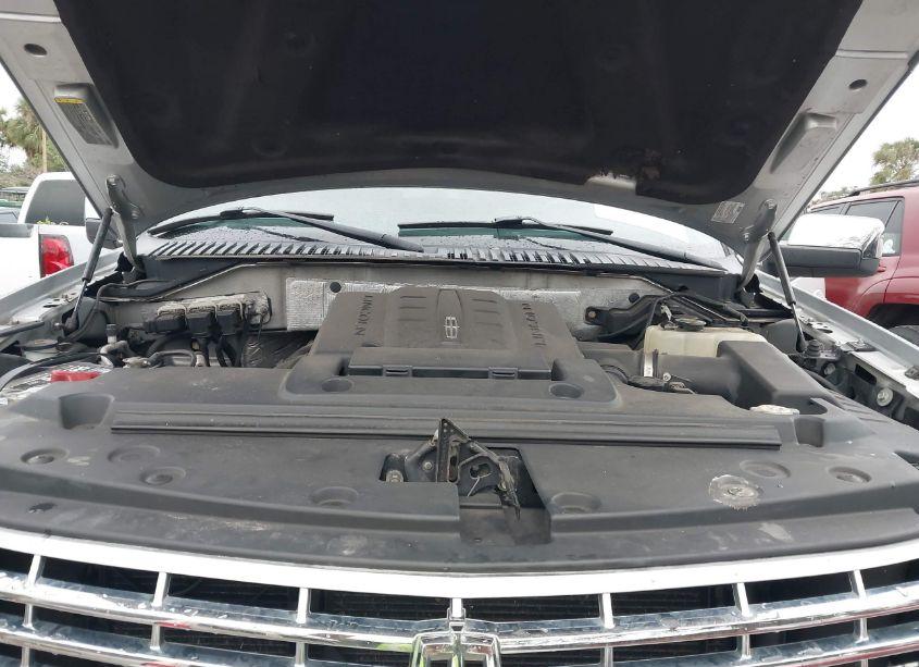 Photo 10 of 2010 Lincoln Navigator (VIN 5LMJJ2J51AEJ05134)