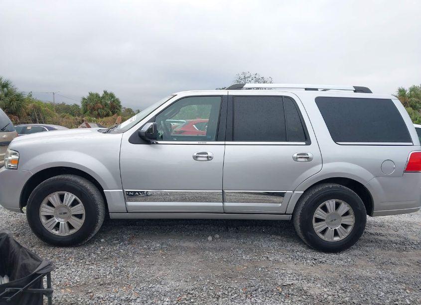 Photo 14 of 2010 Lincoln Navigator (VIN 5LMJJ2J51AEJ05134)