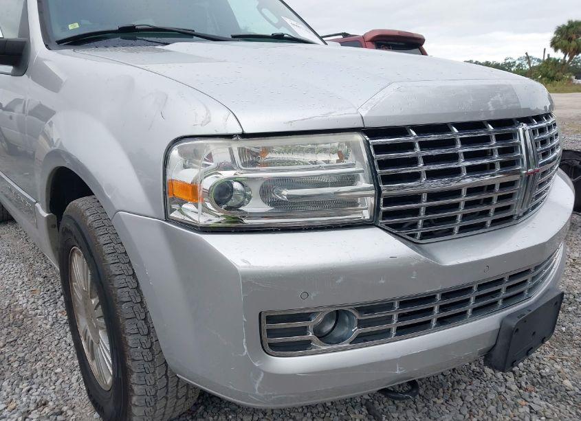 Photo 6 of 2010 Lincoln Navigator (VIN 5LMJJ2J51AEJ05134)