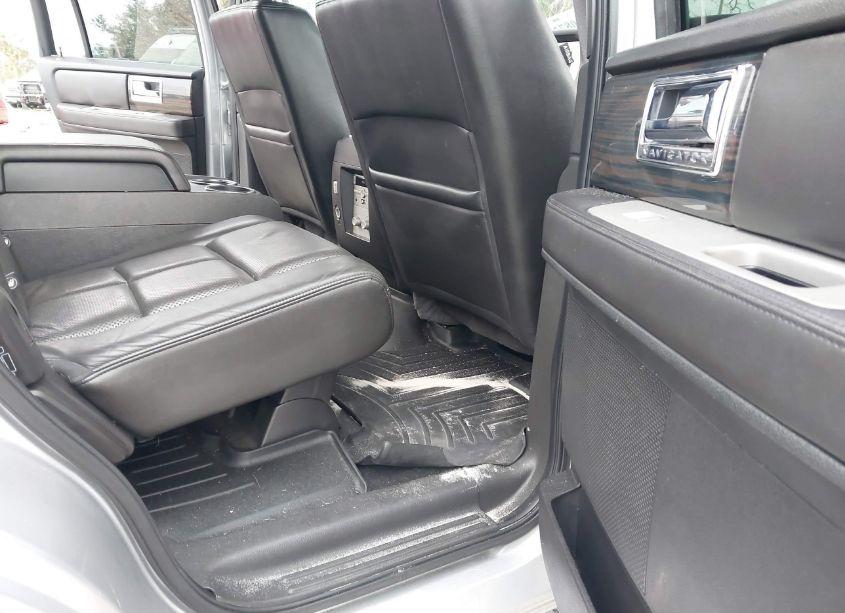 Photo 8 of 2010 Lincoln Navigator (VIN 5LMJJ2J51AEJ05134)