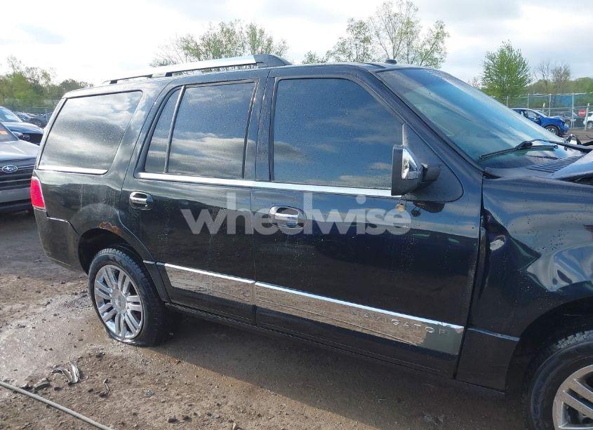 Photo 14 of 2010 Lincoln Navigator (VIN 5LMJJ2J59AEJ08993)