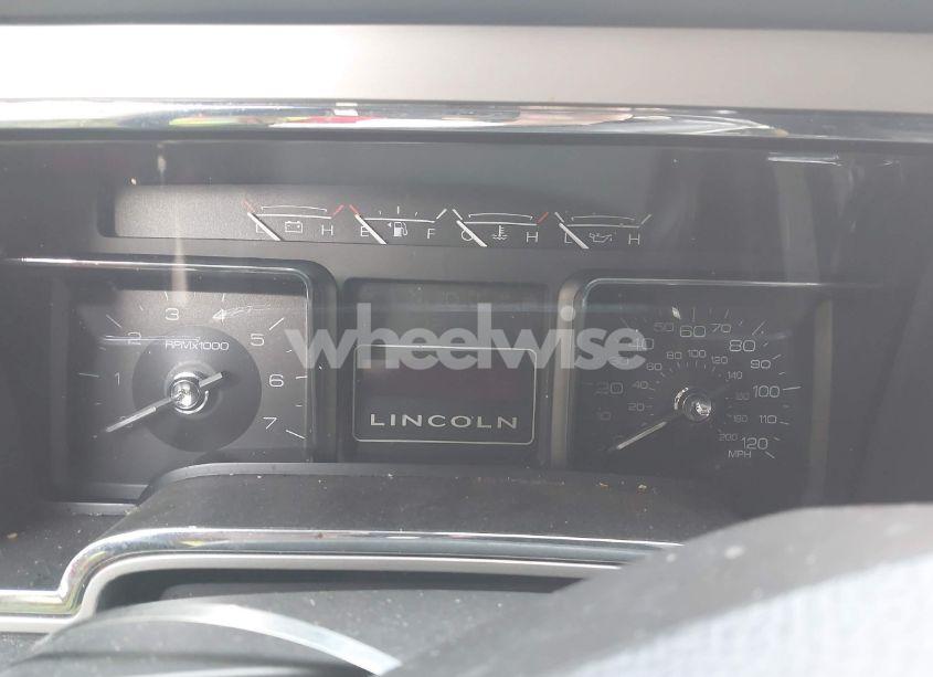 Photo 16 of 2010 Lincoln Navigator (VIN 5LMJJ2J59AEJ08993)