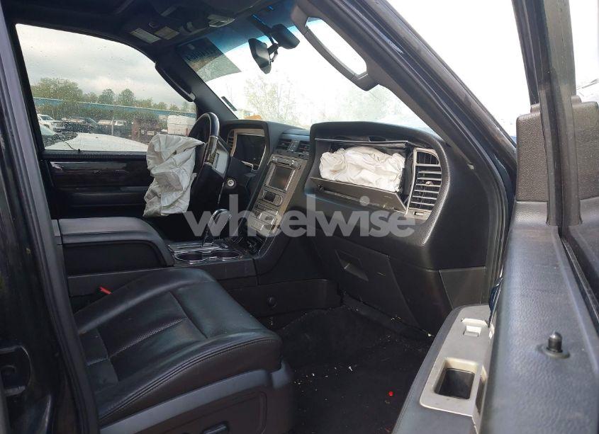 Photo 5 of 2010 Lincoln Navigator (VIN 5LMJJ2J59AEJ08993)