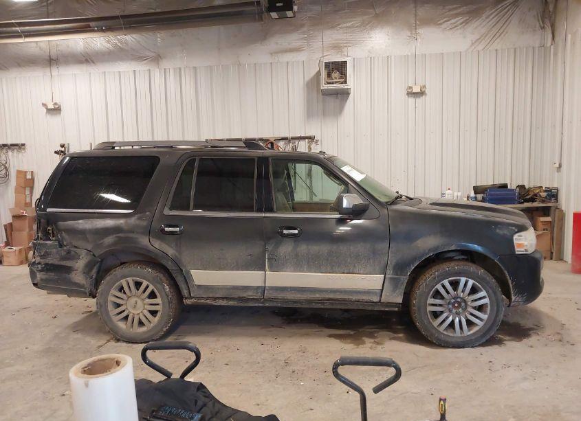 Photo 13 of 2010 Lincoln Navigator (VIN 5LMJJ2J5XAEJ01146)