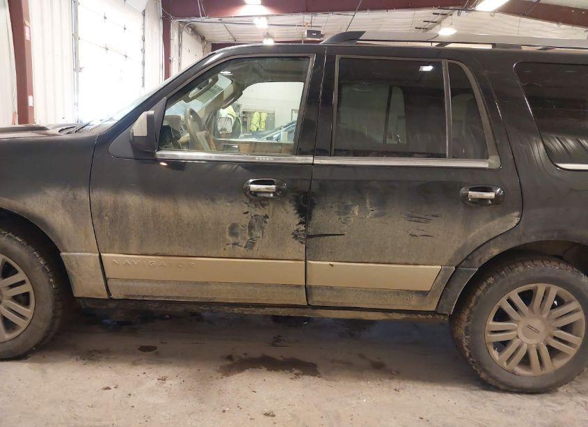 Photo 14 of 2010 Lincoln Navigator (VIN 5LMJJ2J5XAEJ01146)