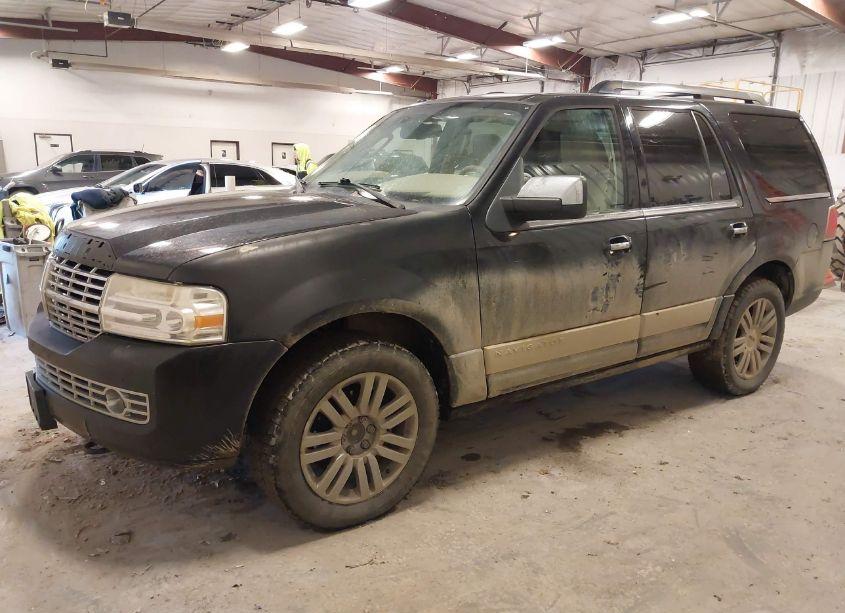 Photo 2 of 2010 Lincoln Navigator (VIN 5LMJJ2J5XAEJ01146)