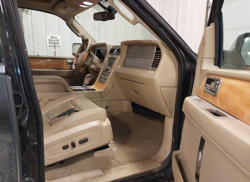 Photo 5 of 2010 Lincoln Navigator (VIN 5LMJJ2J5XAEJ01146)
