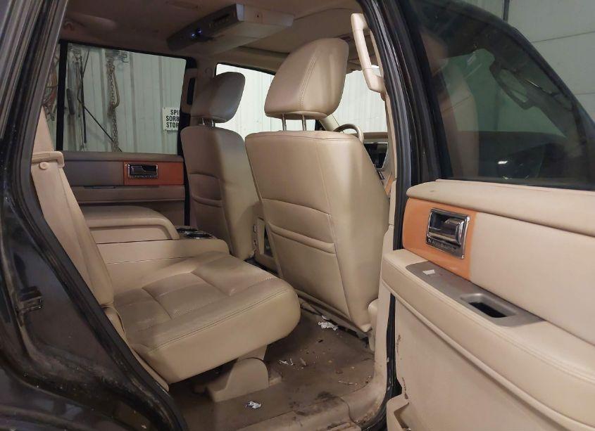 Photo 8 of 2010 Lincoln Navigator (VIN 5LMJJ2J5XAEJ01146)